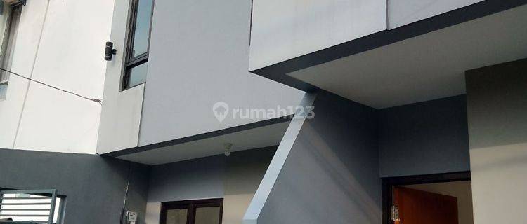 Murah Hanya 600 ... Rumah 2 Lt Di Kampung Rambutan Jaktim 1