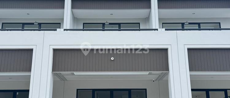 For Rent New Ready-to-Use Shop House in Premium Area Sorrento Grande East, Paramount Gading Serpong, Very Strategic Location with High Traffic and Cihuni Lake View. 1