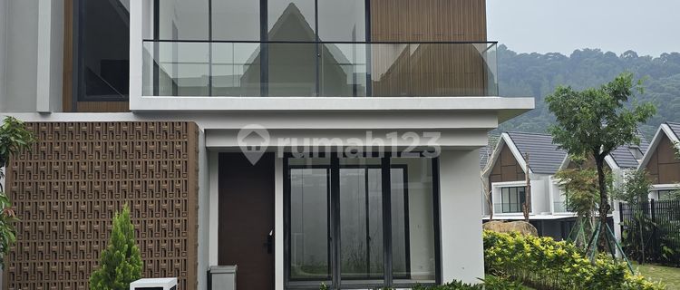 New Luxurious and Spacious House in Summarecon Bogor. 1