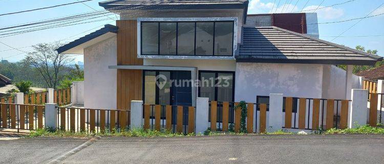 Jual Murah Cepat Rumah Posisi Hook Siap Huni Di Jalan Utama Jangli. Candisari Dekat Tembalang Dekat Kampus Undip Universitas Diponegoro, Rumah Sakit Nasional Diponegoro, Dekat Tol Srondol - Krapyak Tol Tembalang - Ungaran Arah Ungaran Ambarawa Yogyakarta  1