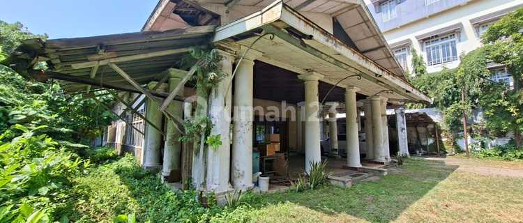 Dijual Murah Rumah Tua Hitung Tanah Daerah Imam Bonjol, Pendrikan Kidul. Luas Tanah 2500 M². Harga 40juta/m². Harga Total 100 M Nego. Hadap Barat. Lokasi Strategis Pusat Kota Semarang Tengah. Dekat Jalan Pemuda, Poncol, Tanah Mas. Bebas Banjir.  1