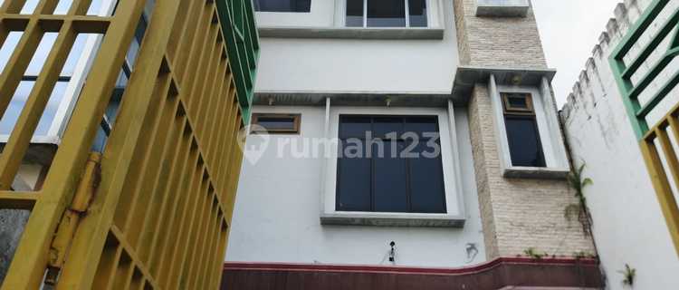 Good Title Deed Ruko in Karanganyar, Karanganyar 3 floors 1