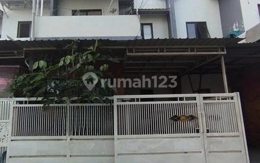 Nice House in Gresik Near the Main Road 1