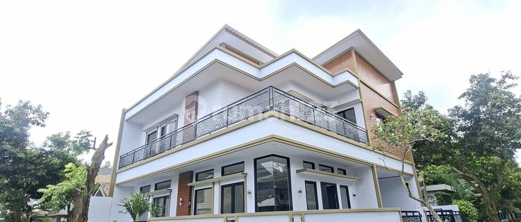 Rumah Mewah Modern Klasik Kontemporer Siap Huni 1