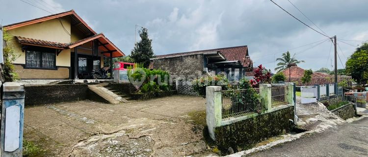 Dijual Rumah Halaman Luas 448 m2 Dekat Alun Alun Wanayasa Purwakarta 1