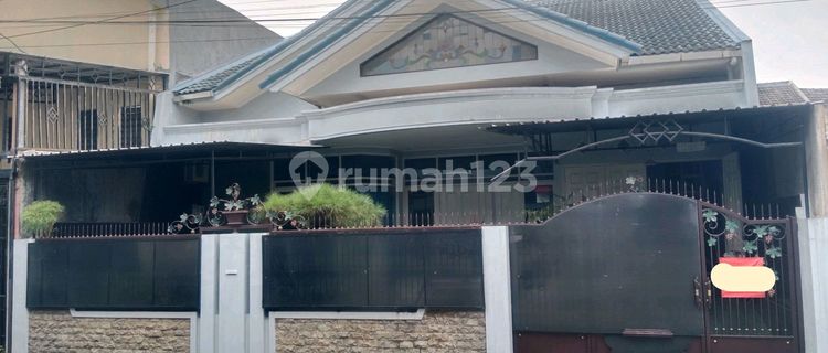 Ready-to-Occupy House in a Strategic Location 1