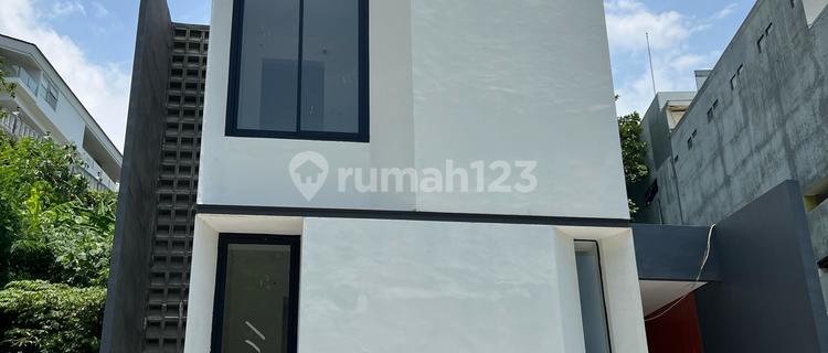 Rumah 2 Lantai Kondisi Baru Siap Huni 1