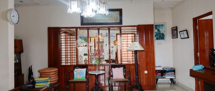 Ready-to-Occupy House in Good Condition in Halmahera 1