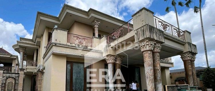 For Sale: Classic European Style Luxury House Located in the Center of Samarinda City, Very Strategic, Requires Minimal Renovation and Semi-Furnished. Take Advantage of the Opportunity to Own This Timeless Residence. 1