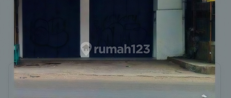 For Rent: 1-Story Shop House 250 M2 on Bogor Main Road. 1