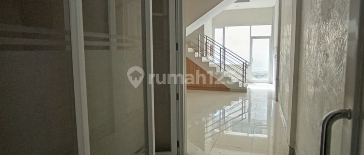 Lease shop house on Merdeka Street, Cirebon City. 1