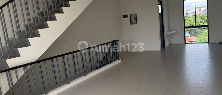 Rarely Available, Move-in Ready KBP Shophouse, Ideal for Setting Up a Cafe 1