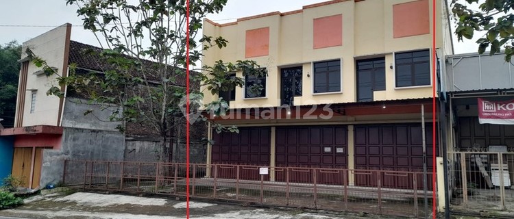 Shop House for Rent Strategically Located on Trasan Street, Bandongan - Magelang 1