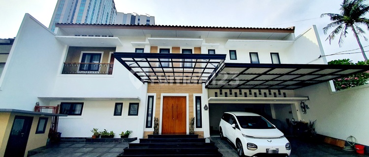 Di Sewakan Rumah Brand New Dan Mewah Di Kemang Bebas Banjir  1