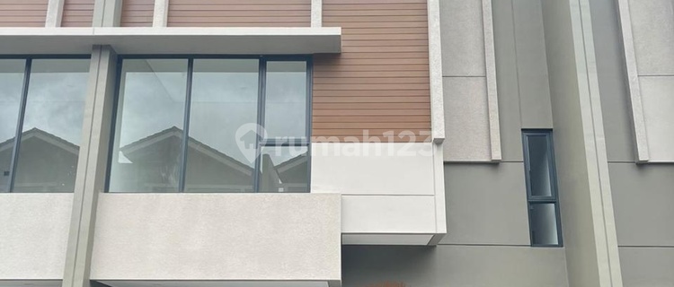 Disewakan Rumah 2 Lt Briza Summarecon Tangerang 1