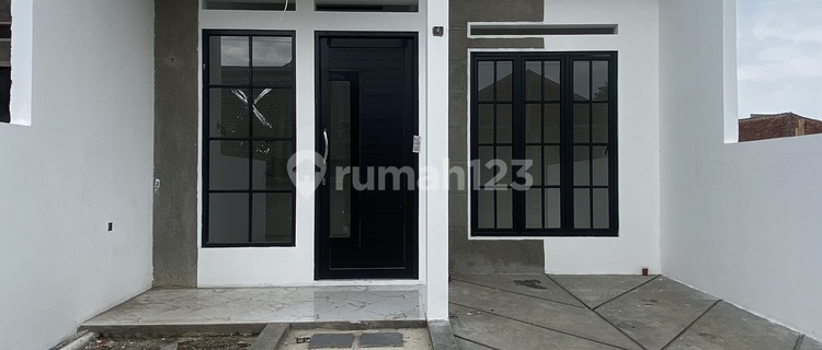8. Minimalist House in a Strategic Location Free from Flooding 1
