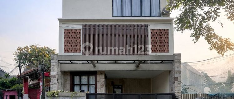 Modern Tropical House for Sale in Lebak Bulus Near Lebak Bulus MRT 1