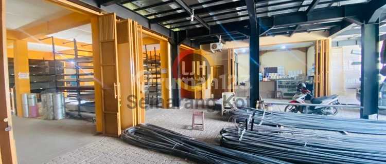 Commercial building on Brigjend Sudiarto Street. 1