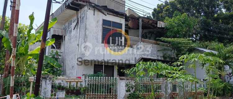 Two-story house in the Tanah Mas area. 1