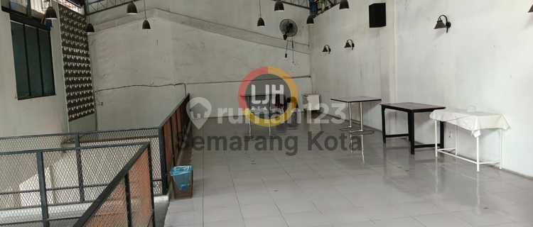 Bangunan usaha di jalan Cendrawasih 1