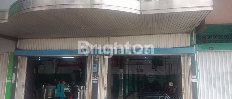 Two-door tandem shophouse for rent. 1