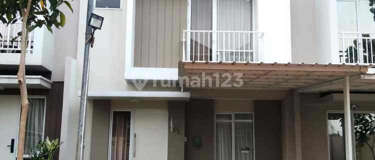Semi-Furnished House in Paramount Village Semarang City. A Nice House at Paramount Village Residence No.27, Manyaran, West Semarang, Semarang City, Central Java, Indonesia, 50147, West Semarang 1