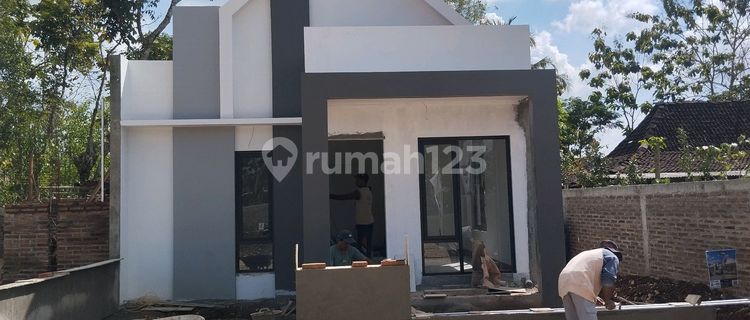 Premium House Located in the Center of Wonosari City 1