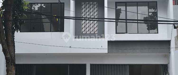 2-story shophouse. Attached, independent building on Boulevard Graha Raya, Bintaro Jaya. 1