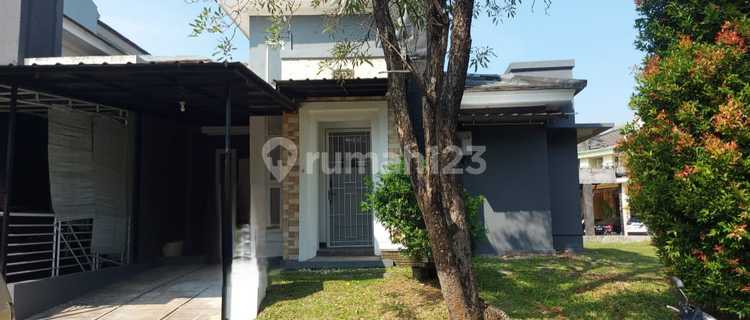 Hook Position Rental House, in front of the park within a Cluster in Graha Raya 1