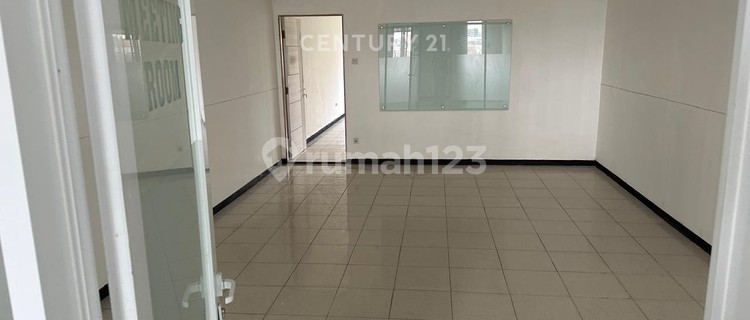 Strategic 3-Story Shop House for Rent in Karapitan, Bandung 1