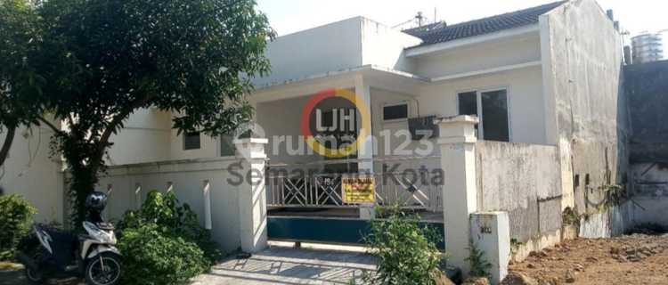 Ready-to-occupy house on Jalan Kapas Tengah. 1