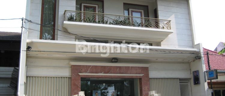 SIAP BIKIN CUAN. SEGERA MILIKI,GEDUNG KOMERSIAL 3 LANTAI TERAWAT. STRATEGIS, MURAH DI PUSAT KOTA. TERLETAK DI JL. MAYJEN SUTOYO SEMARANG 1