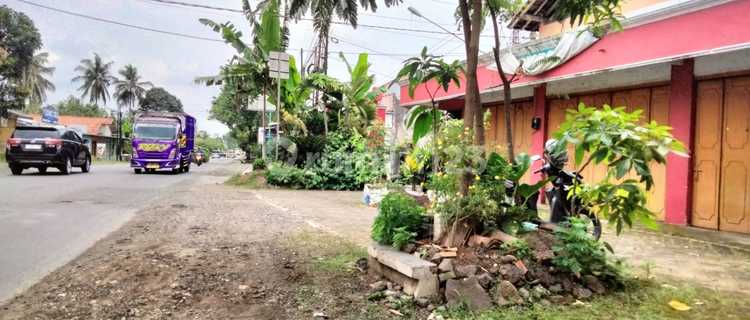 House and Business Premises on National Road Near Islamic Boarding School 1