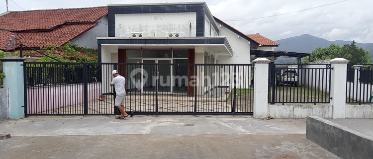 Rumah Besar Dan Luas Jalan Nasional Di Majenang Cilacap 1