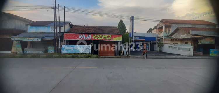 House and Business Premises Near Sampang Cilacap Central Business Market 1