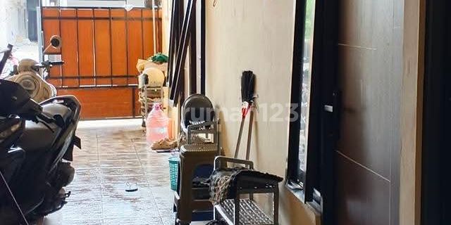 Active Boarding House on Jl Kedungmundu Asri, Behind Unimus Hospital, Semarang 1