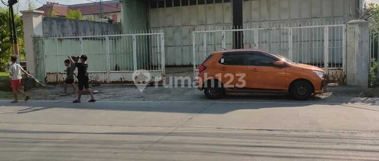 Tempat Usaha Eks Showroom Di Jl Gajah Raya Dekat Masjid Agung 1