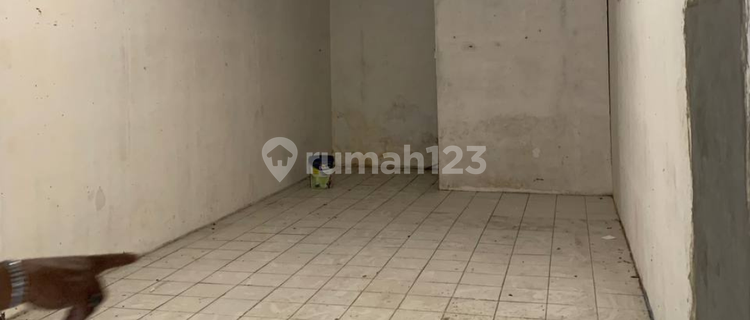 Flood-Free 1-Story Shop House Near Shopping Area in Kebon Kacang 1