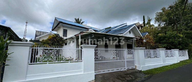 Dijual Rumah Bagus Terawat Siap Huni Dekat Sekolah,Perkantoran dan Pusat Kota Tomohontomohon 1