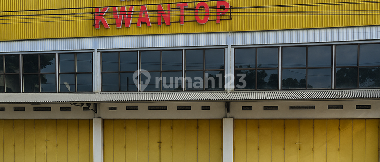 Strategic Shop-House Near Amurang Shopping Center 1