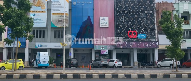 Shop House in the Strategic Mantos Area for Investment 1