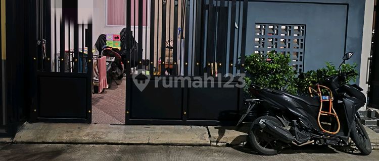 Neat and comfortable house with access to Gate 1 at Poris Residence. 1