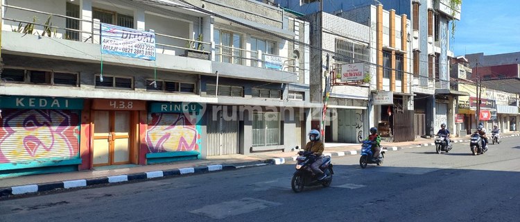 For Sale 2 Cheap Shophouses Prime Mainroad Location in Astana Anyar, Bandung City. 1