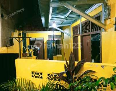 Cheap Sale (Bu)! Fully Occupied Boarding House, Ideal for Investment in a Strategic Location in Kebayoran Lama - South Jakarta 1