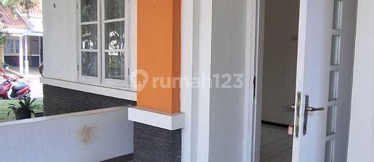 Disewakan Rumah Nyaman Dan Bagus Dengan Lingkungan Adem Dan Sejuk Di Kawasan Kota Baru Parahyangan 1