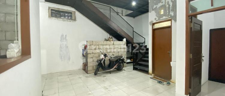 Rumah Konsep Industrial 2 lantai Nyaman Di Taman Kopo Indah  1