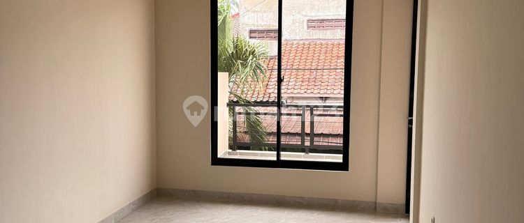 Disewakan Rumah Bagus, Lingkungan Asri, Di Regency Villa Melati Mas 1