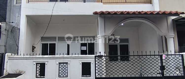 Rumah 2 Lantai Disewakan Dalam Perumahan. Baru Di Renovasi 1