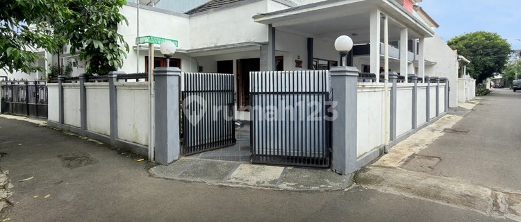 Termurah!! For Sale | Tebet Timur Rumah Siap Huni Akses Jalan 2 Mobil Posisi Hoek, Lokasi Strategis, Nego ! 1