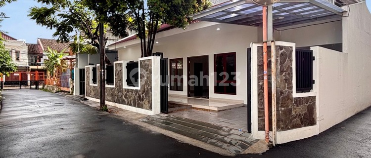 Termurah!! di Jual Rumah Siap Huni Renovasi 2025 Akses Jalan 2 Mobil Lokasi Super Strategis, Nego ! 1